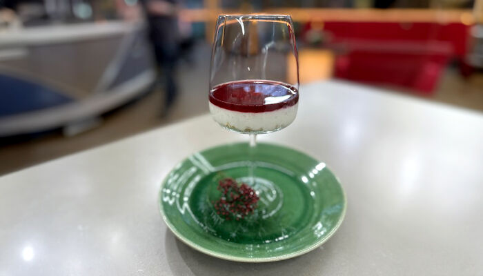Risalamande-mousse med kirsebærgelé 